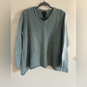 Pure Handknit V Neck Exposed Hem Sweater Womens Size L/XL